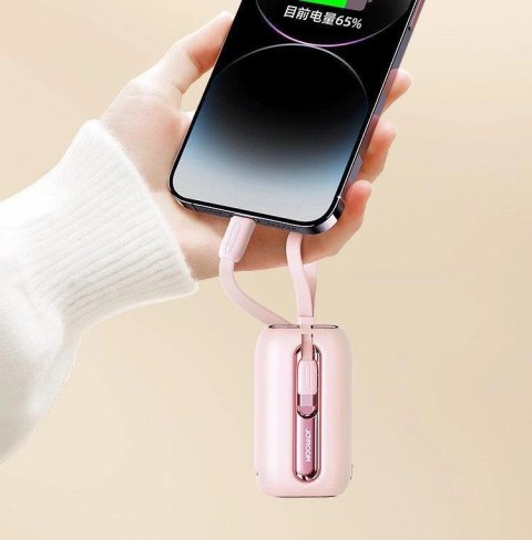 Joyroom mini powerbank 10000mAh Colorful Series 22.5W z 2 wbudowanymi kablami USB C i Lightning różowy (JR-L012) Joyroom mini powerbank 10000mAh Colorful Series 22.5W z 2 wbudowanymi kablami USB C i Lightning różowy (JR-L012)