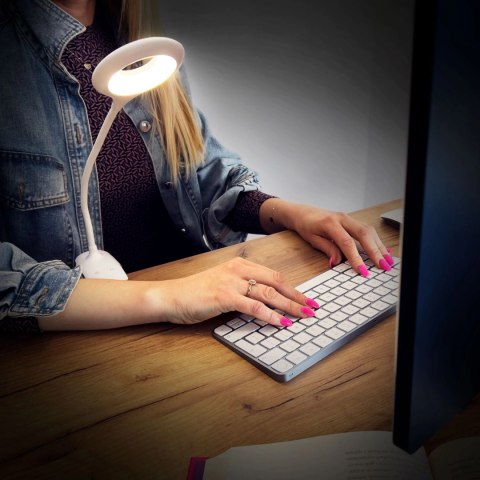 Bezprzewodowa lampka LED do czytania z klipsem + kabel micro USB czarny Bezprzewodowa lampka LED do czytania z klipsem + kabel micro USB czarny