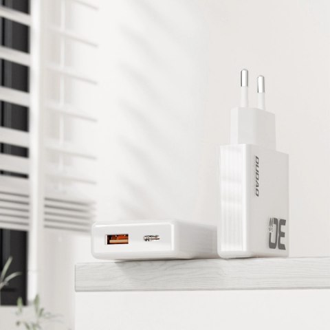 Ładowarka sieciowa GaN Dudao A30EUL 30W USB-A / USB-C + kabel USB-C - Lightning - biała Ładowarka sieciowa GaN Dudao A30EUL 30W USB-A / USB-C + kabel USB-C - Lightning - biała