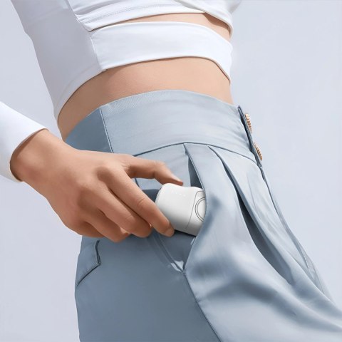 Mini powerbank Wozinsky WF16-YLS 5000mAh 15W Lightning z wbudowanym kablem USB-C i ładowarką do Apple Watch - biały Mini powerbank Wozinsky WF16-YLS 5000mAh 15W Lightning z wbudowanym kablem USB-C i ładowarką do Apple Watch - biały
