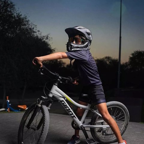 Kask rowerowy Rockbros TT-32SBTG-L dziecięcy z odpinaną szczęką rozmiar L - szary Kask rowerowy Rockbros TT-32SBTG-L dziecięcy z odpinaną szczęką rozmiar L - szary
