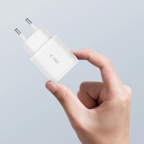 Ładowarka Tech-Protect C20W sieciowa USB-C PD 20W / USB-A QC 3.0 z kablem USB-C / Lightning - biała Ładowarka Tech-Protect C20W sieciowa USB-C PD 20W / USB-A QC 3.0 z kablem USB-C / Lightning - biała
