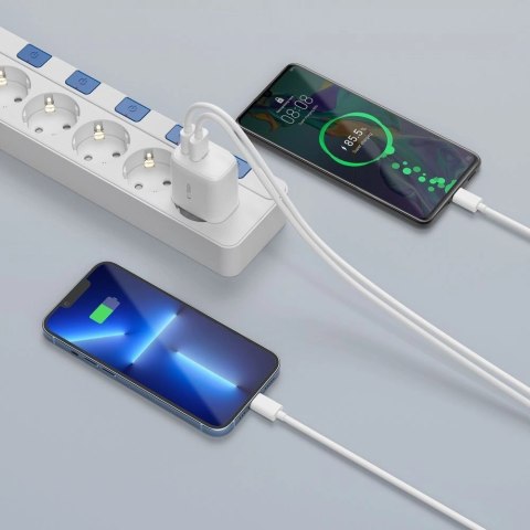 Ładowarka Tech-Protect C20W sieciowa USB-C PD 20W / USB-A QC 3.0 z kablem USB-C / Lightning - biała Ładowarka Tech-Protect C20W sieciowa USB-C PD 20W / USB-A QC 3.0 z kablem USB-C / Lightning - biała