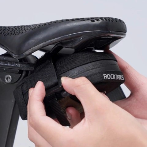 Mini torba podsiodłowa Rockbros z uchwytem na naboje CO2 - czarno-zielona Mini torba podsiodłowa Rockbros z uchwytem na naboje CO2 - czarno-zielona