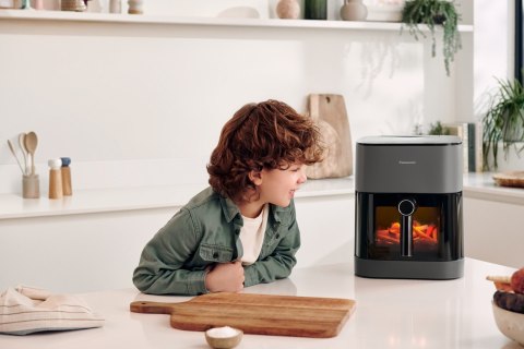 Frytkownica Panasonic NF-CC500SXE z wyświetlaczem LCD, 5 l, 1450 W, obudowa Cool touch Frytkownica Panasonic NF-CC500SXE z wyświetlaczem LCD, 5 l, 1450 W, obudowa Cool touch