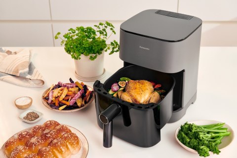 Frytkownica Panasonic NF-CC500SXE z wyświetlaczem LCD, 5 l, 1450 W, obudowa Cool touch Frytkownica Panasonic NF-CC500SXE z wyświetlaczem LCD, 5 l, 1450 W, obudowa Cool touch