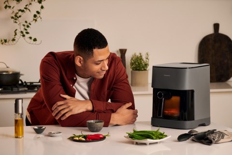 Frytkownica Panasonic NF-CC500SXE z wyświetlaczem LCD, 5 l, 1450 W, obudowa Cool touch Frytkownica Panasonic NF-CC500SXE z wyświetlaczem LCD, 5 l, 1450 W, obudowa Cool touch