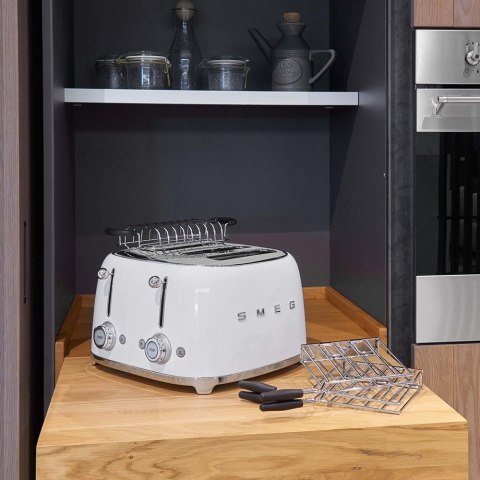 Skrudintuvas Smeg na 4 kromki, balta Skrudintuvas Smeg na 4 kromki, balta