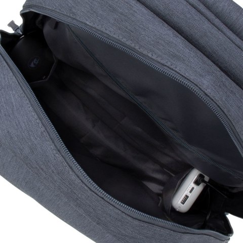 RIVACASE PLECAK NA LAPTOP 17,3" PRATER, 20L, CIEMNOSZARY, ANTYKRADZIEŻOWY, MATERIAŁ WODOODPORNY, PRZELOTKA USB RIVACASE PLECAK NA LAPTOP 17,3" PRATER, 20L, CIEMNOSZARY, ANTYKRADZIEŻOWY, MATERIAŁ WODOODPORNY, PRZELOTKA USB